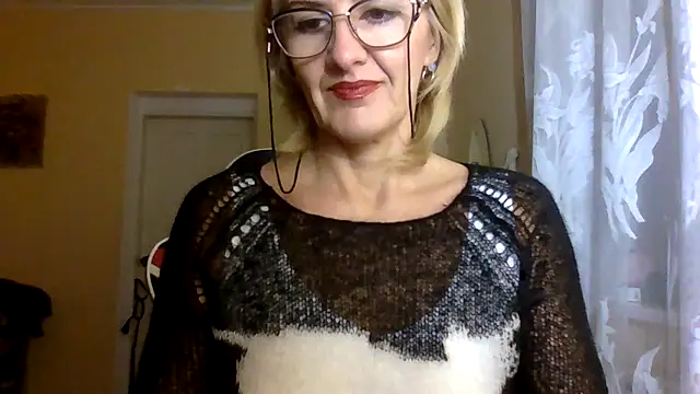 TianaQLove online show from October 2025 02:40:02 PM