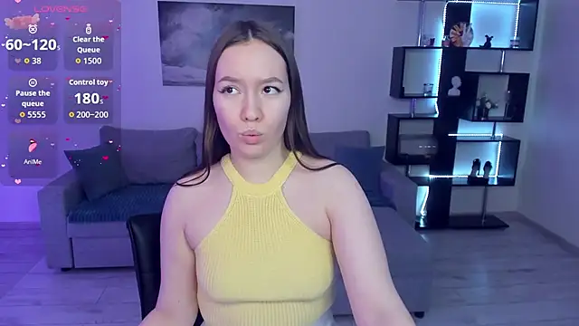 Snapshot of DaniCutie chatting on March 2026 11:10:01 AM DaniCutie online show from March 2026 11:10:01 AM