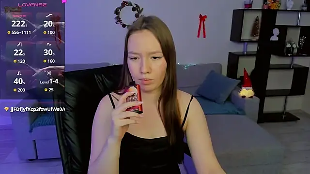 Snapshot of DaniCutie chatting on December 2025 11:36:01 AM DaniCutie online show from December 2025 11:36:01 AM