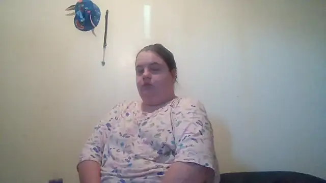 Snapshot of LittleBunny3 chatting on October 2025 06:19:01 PM LittleBunny3 online show from October 2025 06:19:01 PM