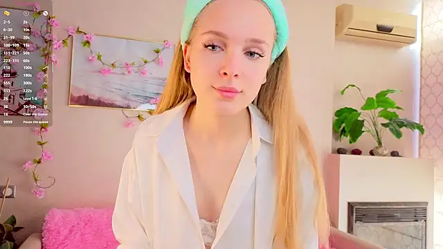Snapshot of CindyGreen chatting on September 2025 06:42:01 AM CindyGreen online show from September 2025 06:42:01 AM