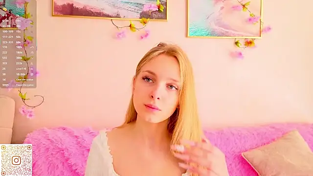Snapshot of CindyGreen chatting on October 2025 06:48:01 AM CindyGreen online show from October 2025 06:48:01 AM