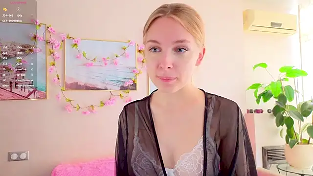 Snapshot of CindyGreen chatting on September 2025 06:23:01 AM CindyGreen online show from September 2025 06:23:01 AM