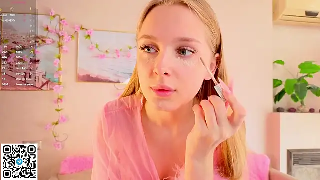 Snapshot of CindyGreen chatting on October 2025 06:15:02 AM CindyGreen online show from October 2025 06:15:02 AM