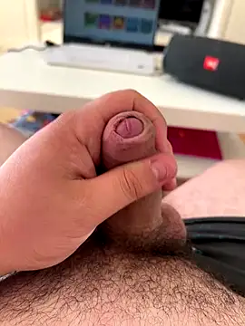 Snapshot of Calineta chatting on October 2025 01:23:01 PM Calineta online show from October 2025 01:23:01 PM