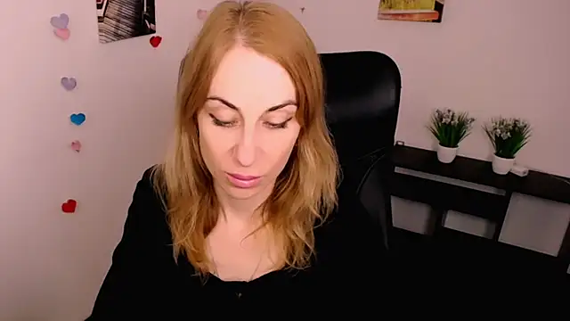 Snapshot of Create_your_own_sun chatting on October 2025 01:46:02 PM Create your own sun online show from October 2025 01:46:02 PM