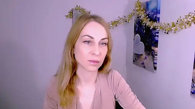 Snapshot of Create_your_own_sun chatting on December 2025 02:00:02 PM Create your own sun online show from December 2025 02:00:02 PM