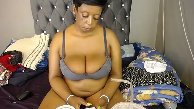 BIG BOOBSxXxX online show from April 2026 08:53:02 PM