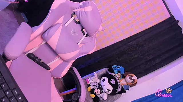 cassie dilaurentis online show from April 2026 08:21:01 PM