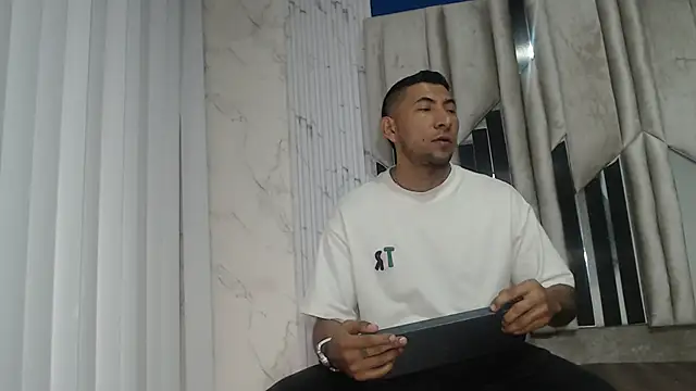 Snapshot of Morganandmegan chatting on November 2025 11:10:01 AM Morganandmegan online show from November 2025 11:10:01 AM