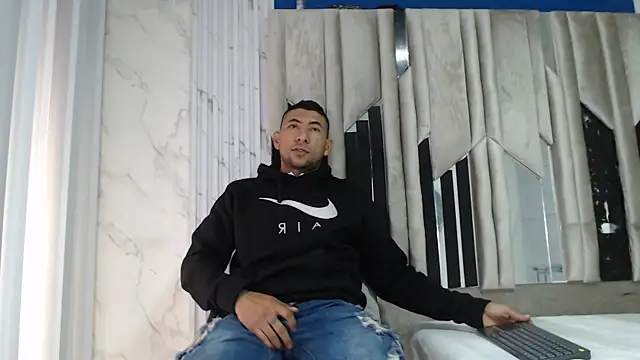 Snapshot of Morganandmegan chatting on November 2025 12:05:01 PM Morganandmegan online show from November 2025 12:05:01 PM