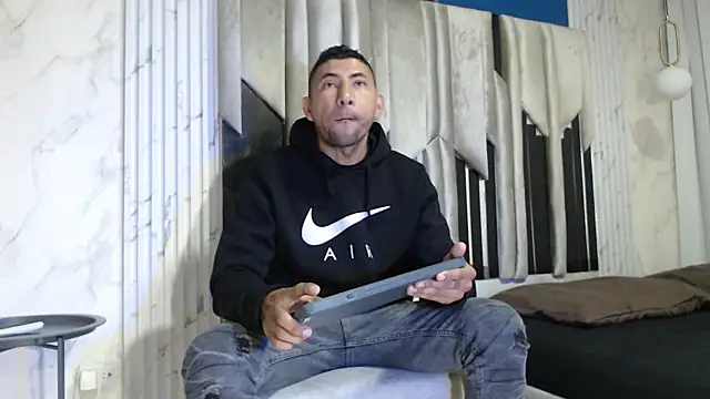 Snapshot of Morganandmegan chatting on October 2025 11:20:01 AM Morganandmegan online show from October 2025 11:20:01 AM