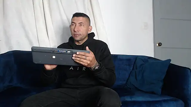 Snapshot of Morganandmegan chatting on October 2025 11:20:01 AM Morganandmegan online show from October 2025 11:20:01 AM