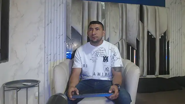 Snapshot of Morganandmegan chatting on October 2025 11:22:02 AM Morganandmegan online show from October 2025 11:22:02 AM