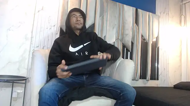 Snapshot of Morganandmegan chatting on October 2025 11:07:01 AM Morganandmegan online show from October 2025 11:07:01 AM