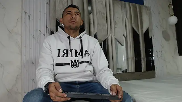 Snapshot of Morganandmegan chatting on November 2025 11:10:02 AM Morganandmegan online show from November 2025 11:10:02 AM