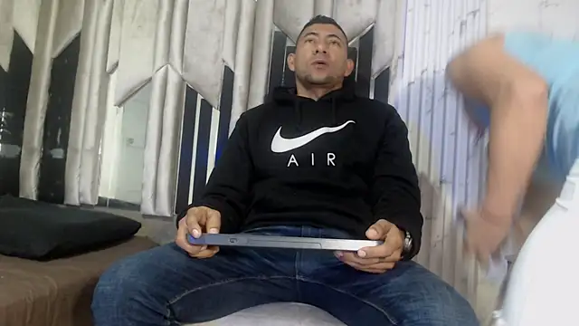 Snapshot of Morganandmegan chatting on November 2025 11:13:02 AM Morganandmegan online show from November 2025 11:13:02 AM