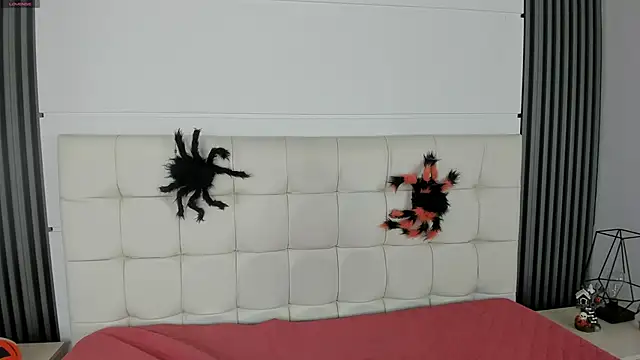 IsisNoir online show from October 2025 09:15:02 PM