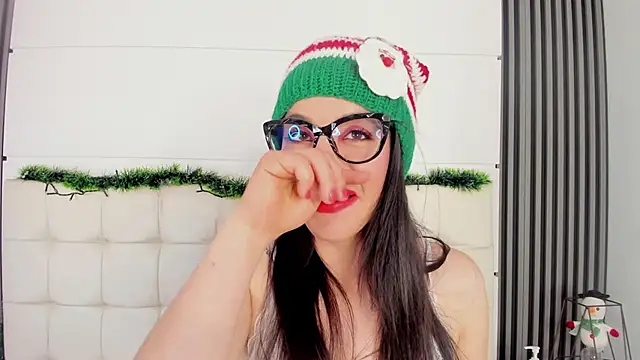 IsisNoir online show from December 2025 02:42:02 PM