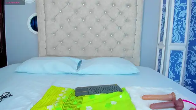 Snapshot of mishell_lovely chatting on January 2026 12:23:02 PM mishell lovely online show from January 2026 12:23:02 PM