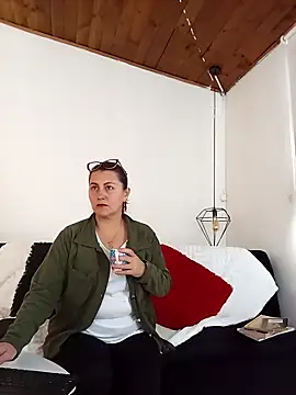 D Martii online show from October 2025 01:01:01 PM