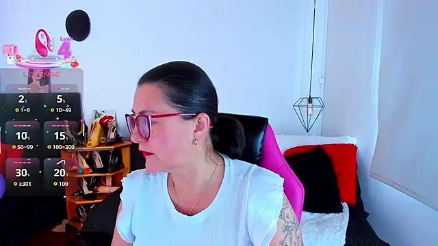 D Martii online show from November 2025 12:31:02 PM