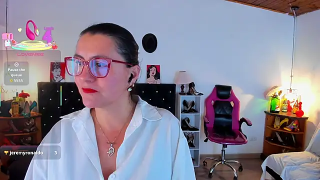 D Martii online show from November 2025 12:04:02 PM