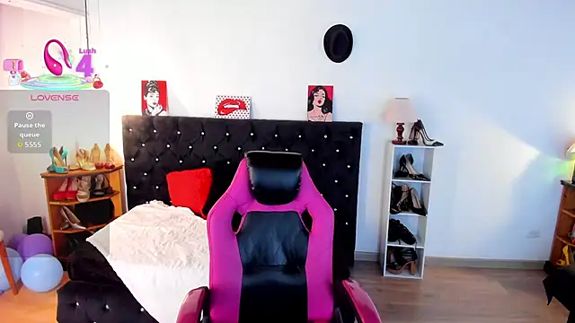 D Martii online show from November 2025 01:27:02 PM