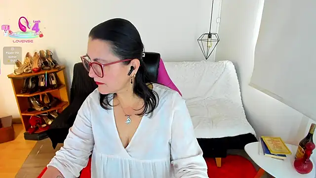 D Martii online show from October 2025 01:43:02 PM