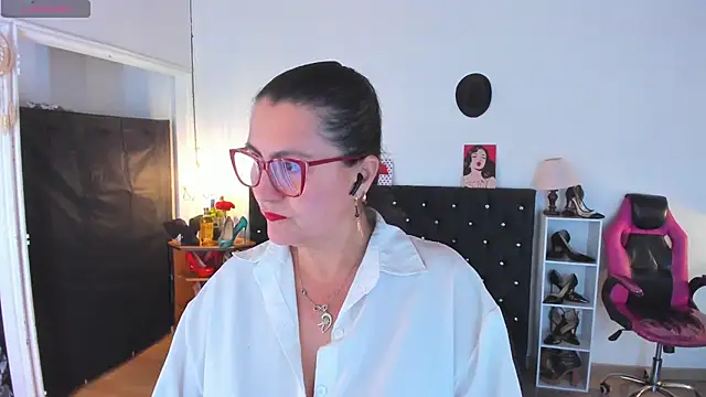 D Martii online show from November 2025 12:59:03 PM