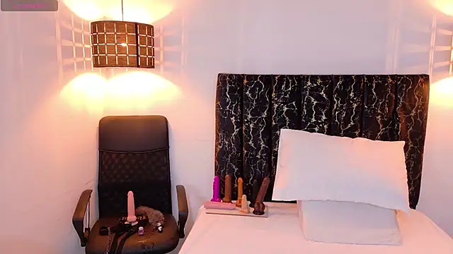 evvaa moon69 online show from April 2026 12:42:02 PM