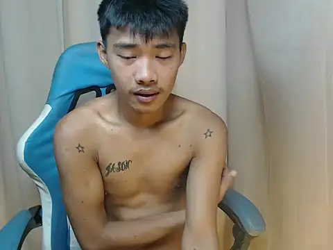 Snapshot of urasianjason chatting on December 2025 11:32:02 PM urasianjason online show from December 2025 11:32:02 PM