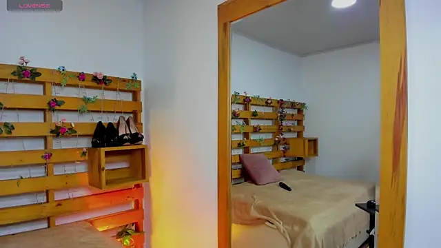 SoftieNymph online show from December 2025 11:53:02 AM