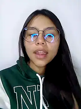 Snapshot of SofieLove_01 chatting on January 2026 08:29:01 AM SofieLove 01 online show from January 2026 08:29:01 AM