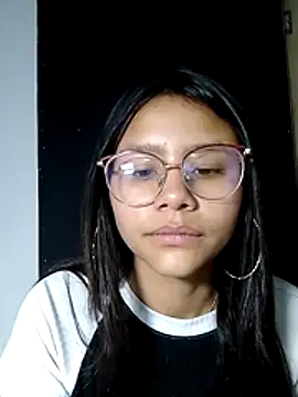 Snapshot of SofieLove_01 chatting on December 2025 08:27:01 AM SofieLove 01 online show from December 2025 08:27:01 AM