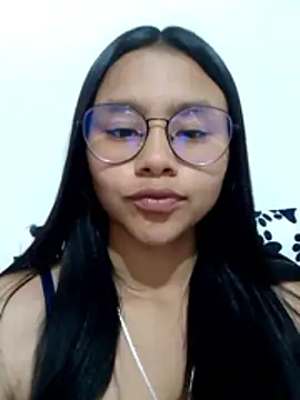 SofieLove 01 online show from April 2026 10:35:02 PM