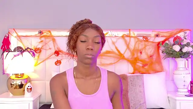 MadeleineHocker online show from October 2025 12:15:02 PM