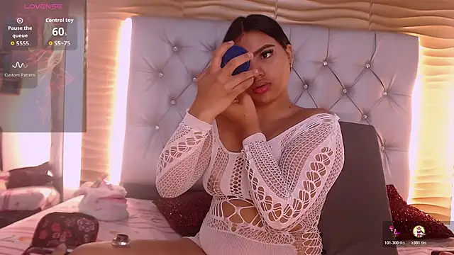 MariyaNovaki online show from November 2025 01:00:02 PM