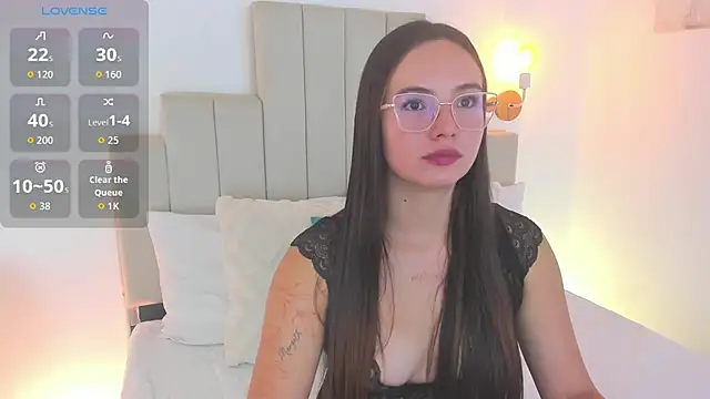 Snapshot of DafneVega chatting on November 2025 01:06:02 PM DafneVega online show from November 2025 01:06:02 PM