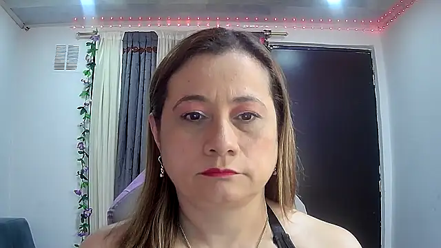 Snapshot of milagros_latina75 chatting on November 2025 10:02:01 PM milagros latina75 online show from November 2025 10:02:01 PM
