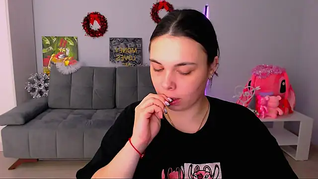 queenofthesense  online show from December 2025 01:56:01 PM