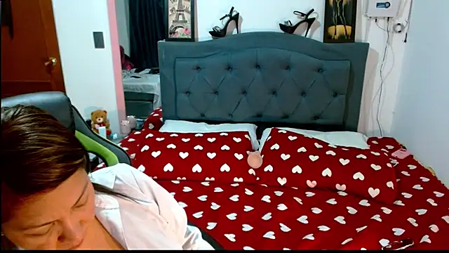 hiilarybrown online show from May 2026 12:51:01 AM
