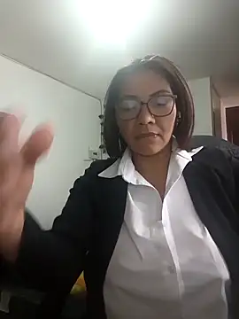 hiilarybrown online show from March 2026 06:33:01 PM