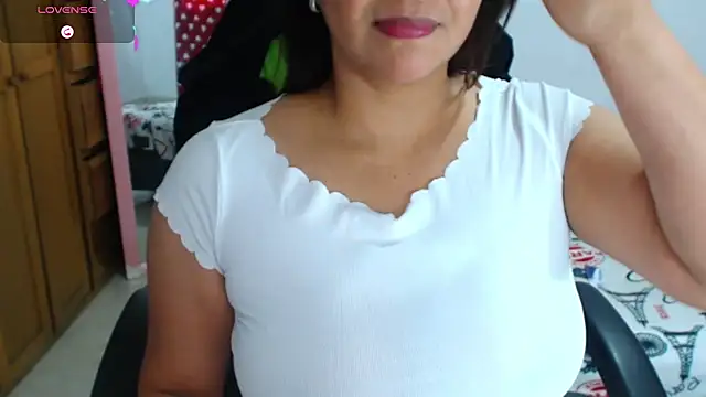 Snapshot of hiilarybrown chatting on September 2025 09:15:01 PM hiilarybrown online show from September 2025 09:15:01 PM