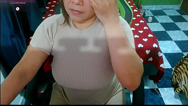 hiilarybrown online show from May 2026 11:10:01 PM