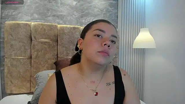 Snapshot of leilapons chatting on November 2025 05:38:01 PM leilapons online show from November 2025 05:38:01 PM