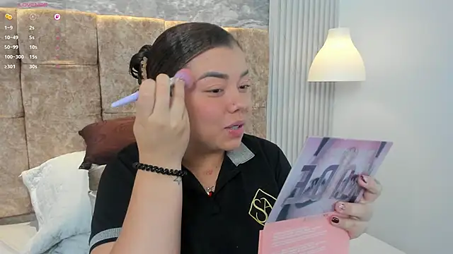 Snapshot of leilapons chatting on November 2025 06:02:01 PM leilapons online show from November 2025 06:02:01 PM