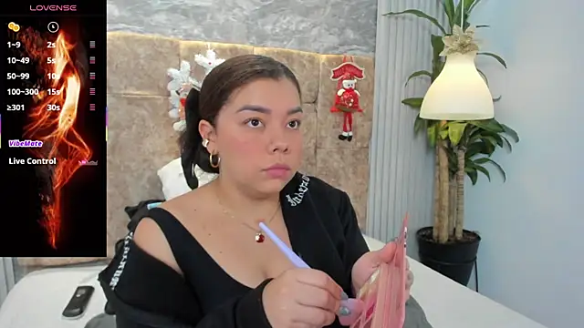 Snapshot of leilapons chatting on December 2025 07:01:01 PM leilapons online show from December 2025 07:01:01 PM