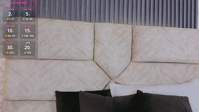 leilapons online show from April 2026 07:18:01 PM