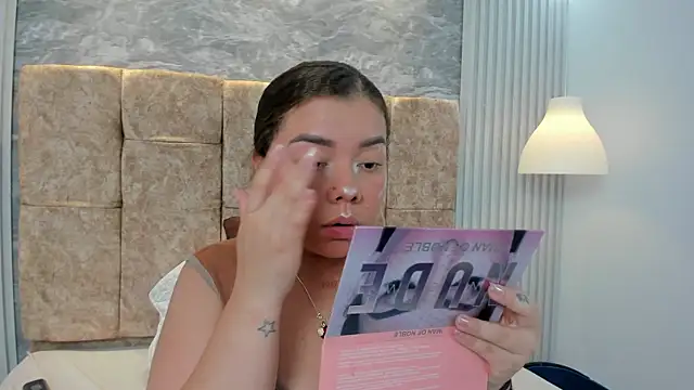 Snapshot of leilapons chatting on November 2025 06:23:02 PM leilapons online show from November 2025 06:23:02 PM